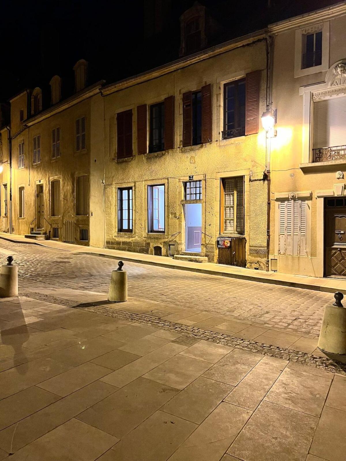Вилла "La Grenouille" Centre Historique - Les Terres Du Roy Аваллон Экстерьер фото